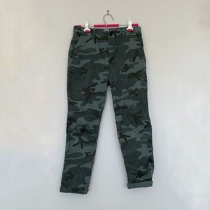 Gap camo ‘Girlfriend Chino’ pants